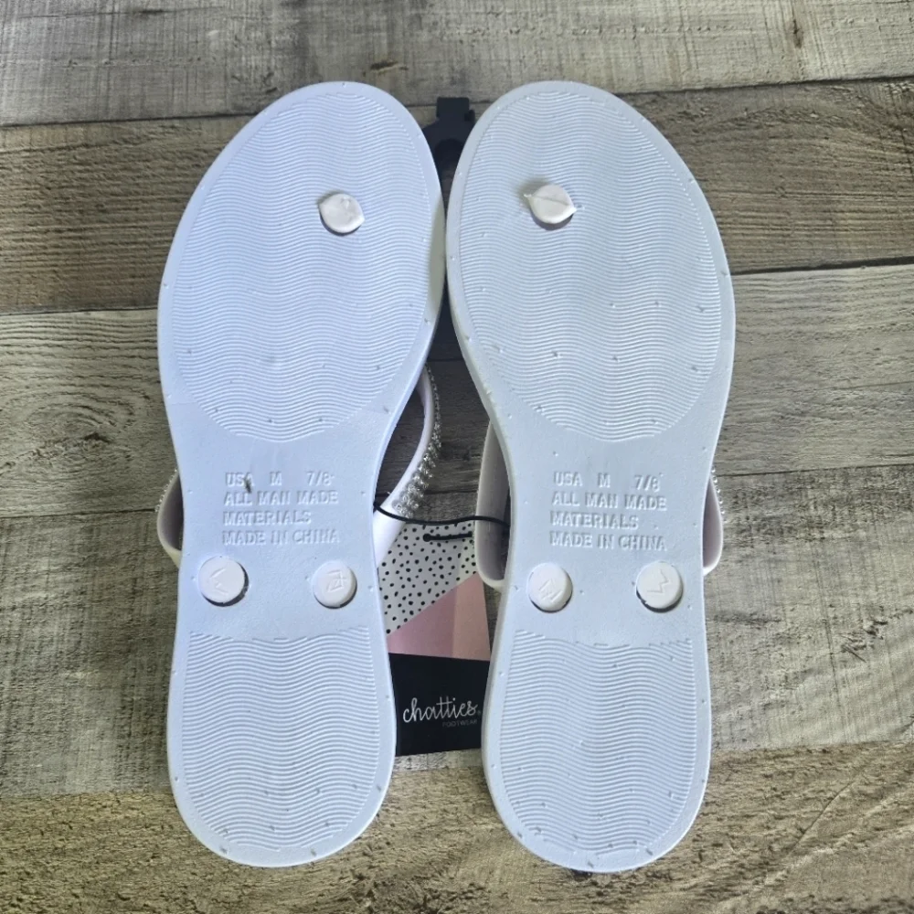 CHATTIES | NWT Thong Style Flip Flop Sandals w/ Accents in White sz 7/8
